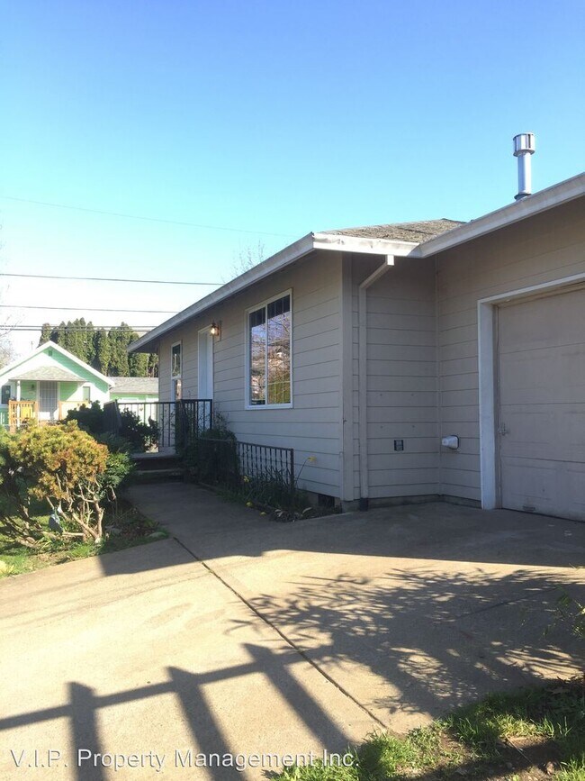 Building Photo - 2 br, 2 bath House - 9036 NE Webster St
