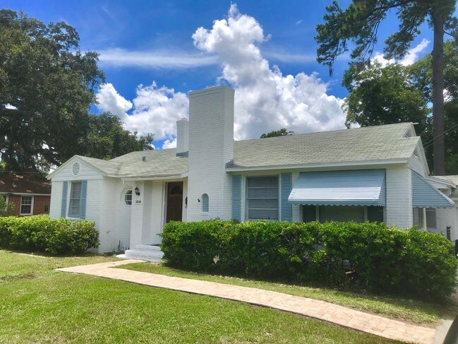 Building Photo - 3806 Orlando Cir W