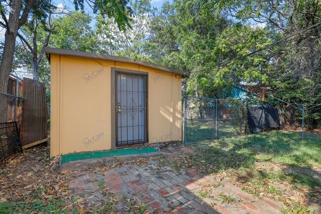 Foto del edificio - Updated 1/1 Studio Apartment in Dallas (75...