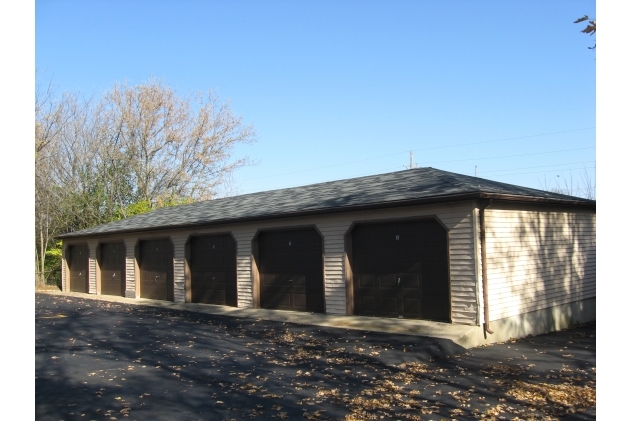 Garage - Country Manor Apartments