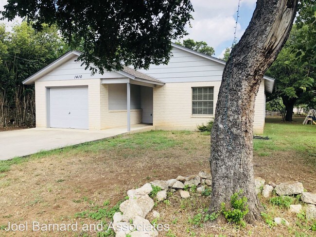 3 Br 2 Bath House 1410 Clyde St House For Rent In San Marcos Tx Apartments Com