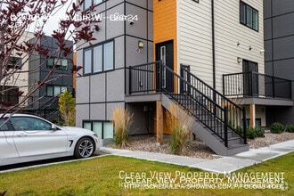 Building Photo - 88 Aquitania Cir W
