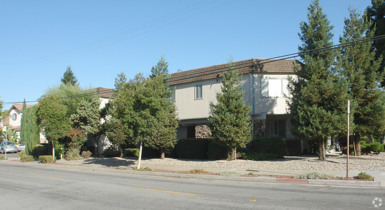 Building Photo - 215 W Olive Ave