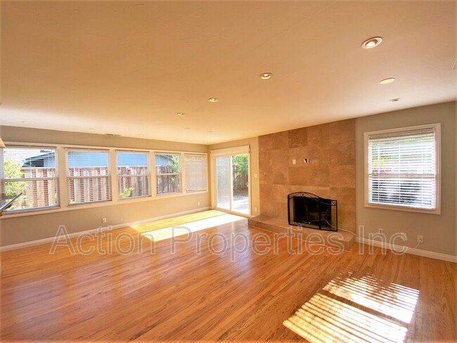 Building Photo - 1248 Phyllis Ave