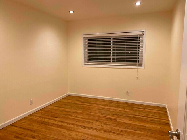 Foto del edificio - 21418 Meyler St