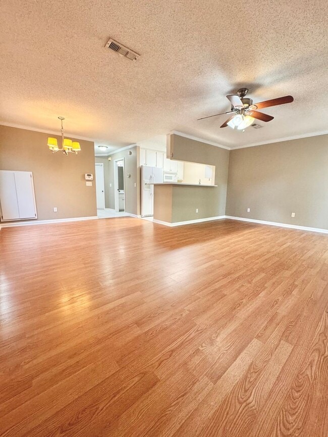 Building Photo - 211 Woodrun Dr