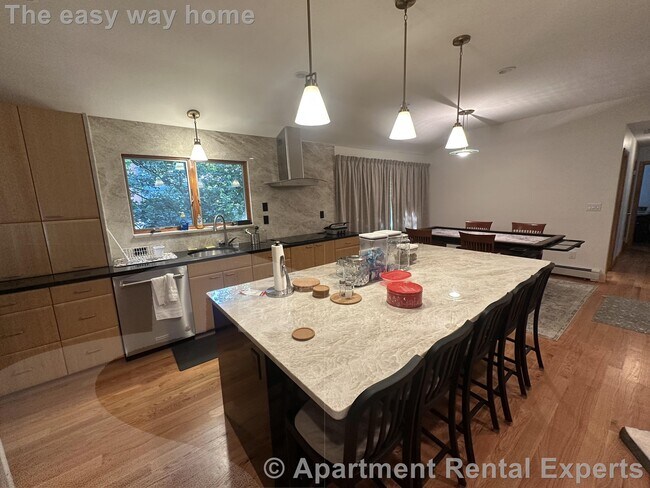 Foto del edificio - 48 Spy Pond Ln