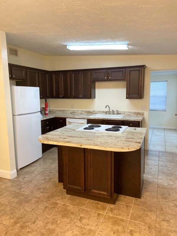 Building Photo - 3412 Oranole Rd