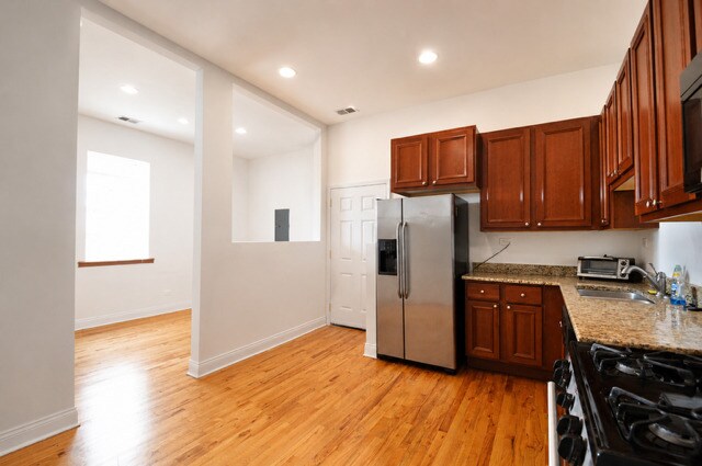Foto del edificio - 2335 W Lake St