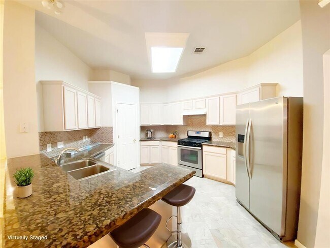 Foto del edificio - 17908 Madden Dr