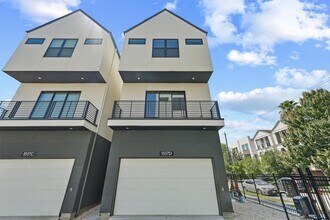 Building Photo - 1517 D Vermont St