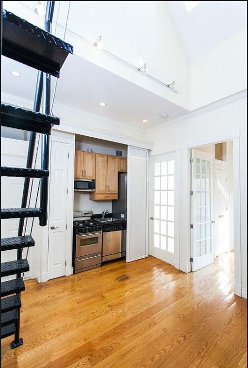 Foto del edificio - 526 E 5th St