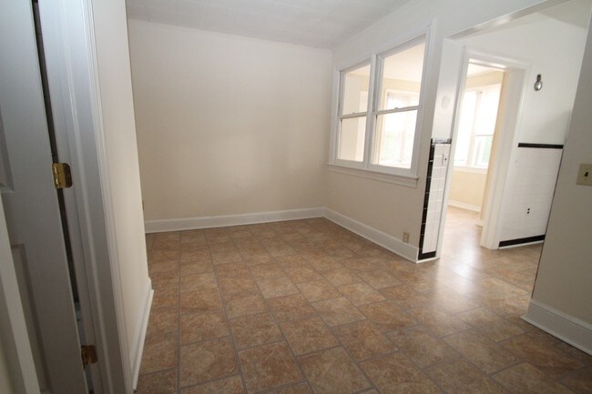 Building Photo - 10 Hanford Pl