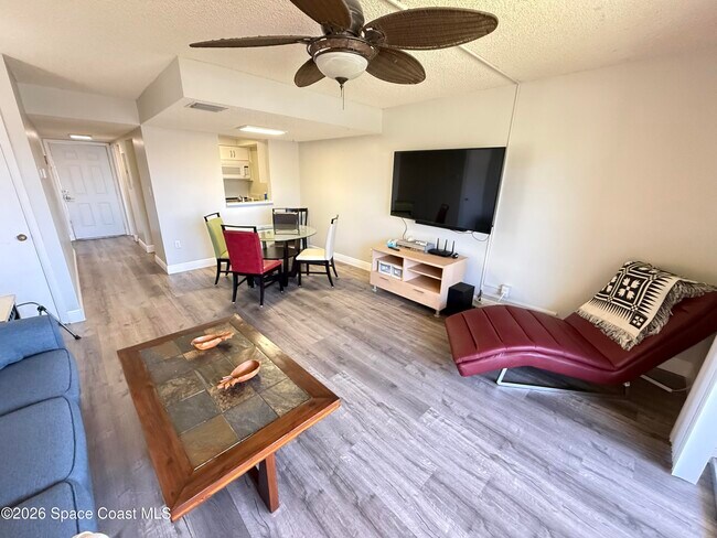 Foto del edificio - 7101 Ridgewood Ave