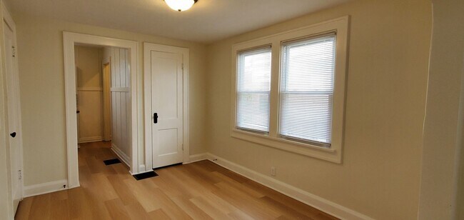 Foto del edificio - Updated 2 bedroom Townhouse - Garfield Park-South Neighborhood