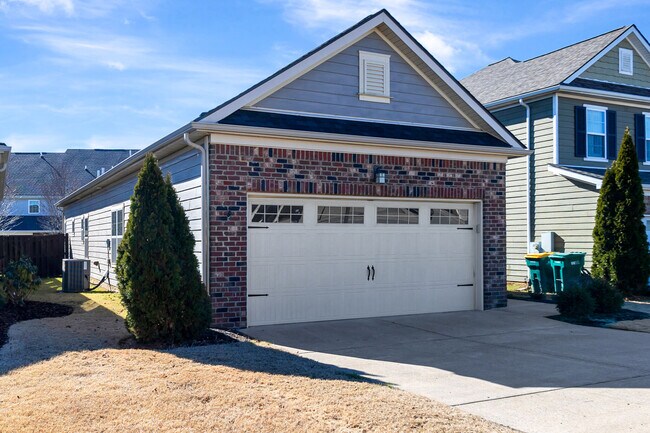 Foto del edificio - 1018 Hemlock Dr