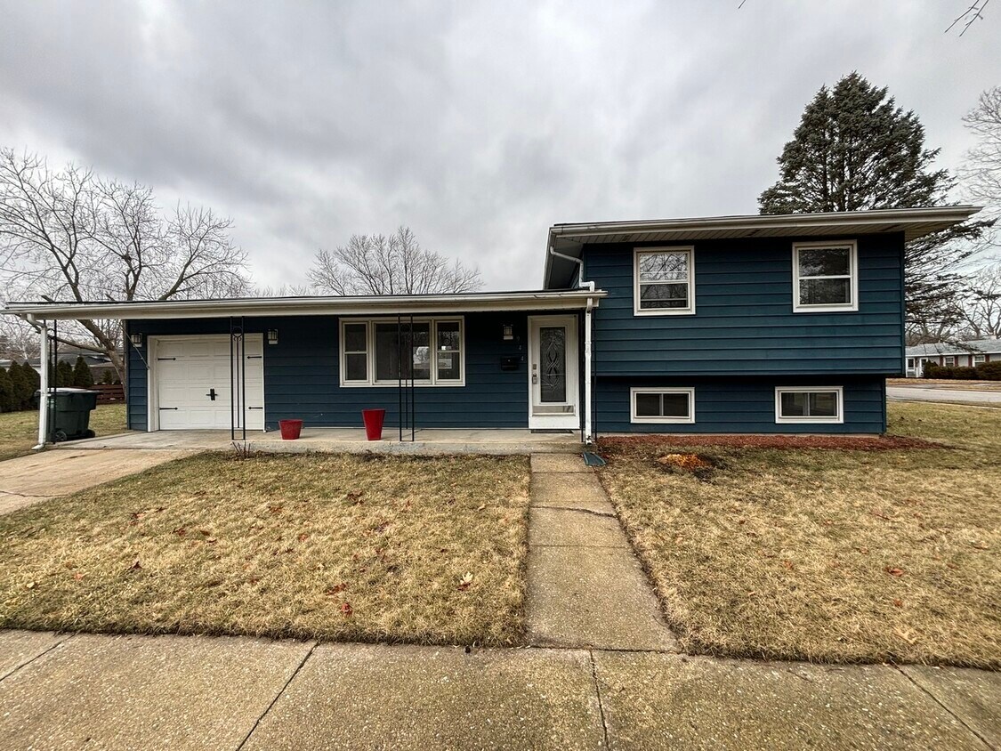 944 Shields Ave, Winthrop Harbor, IL 60096 House Rental in Winthrop Harbor, IL