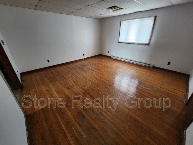 Building Photo - 509 S 5th St