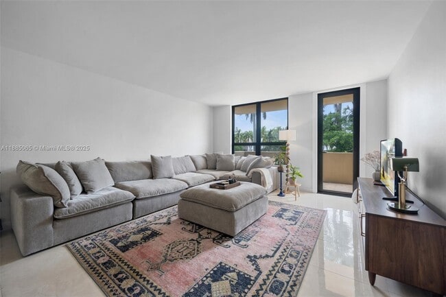 Foto del edificio - 10185 Collins Ave