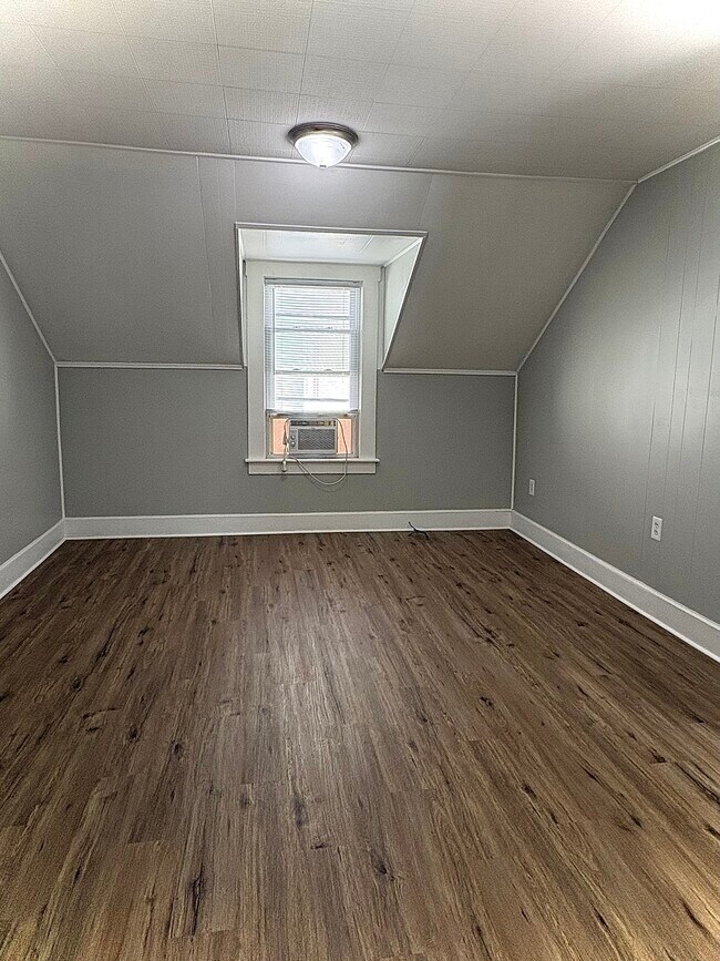 Sala de estar - 1392 Gorham St