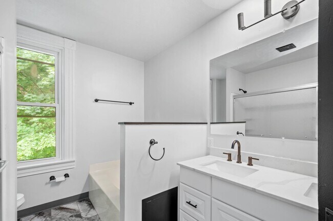 Foto del edificio - Stunning 3 bedroom home in Etna available May 1!