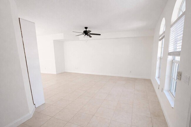 Building Photo - 181 Waterford Dr