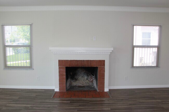 Living room - 2334 S Garth Ave