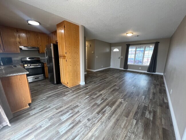 Foto del edificio - 900 Meyers Ct