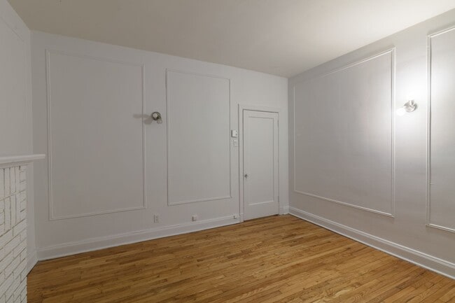 Building Photo - 2100 Rue du Fort
