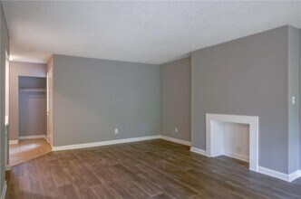 Building Photo - 3575 Oakvale Rd
