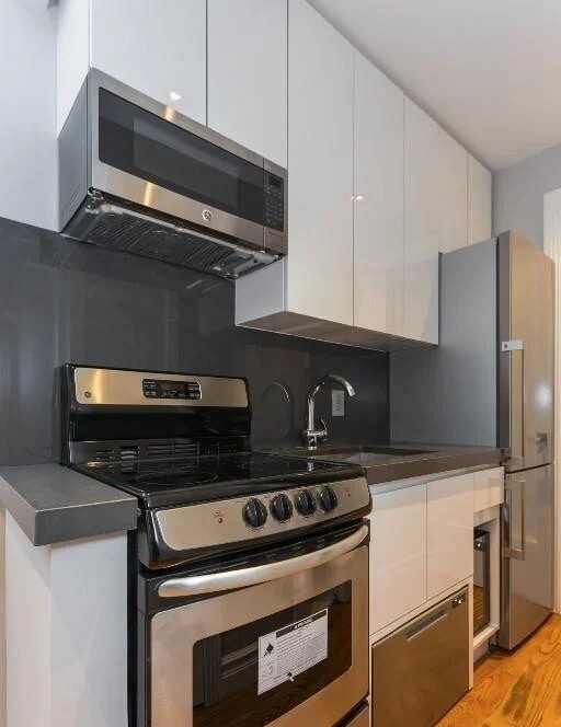 Building Photo - 95 Perry St