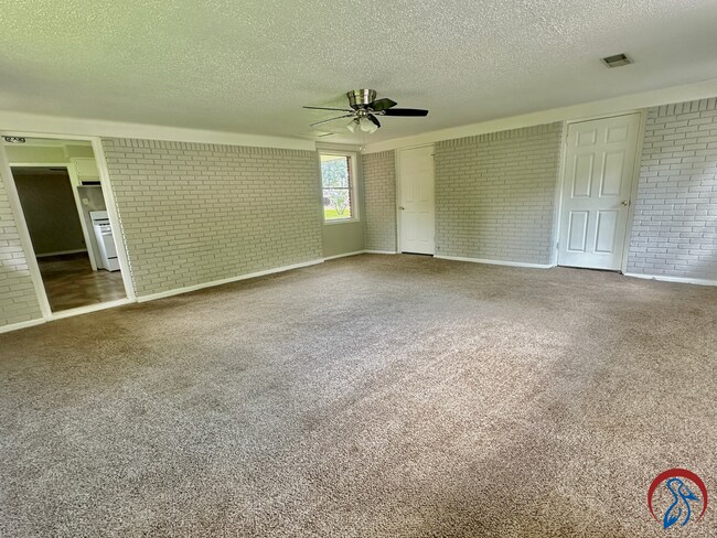 Building Photo - Garden District 3 bed 2 bath Home | Pelica...