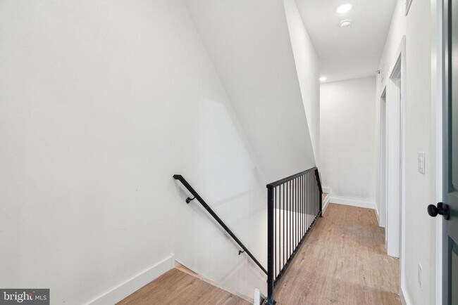 Foto del edificio - 4163 Mantua Ave