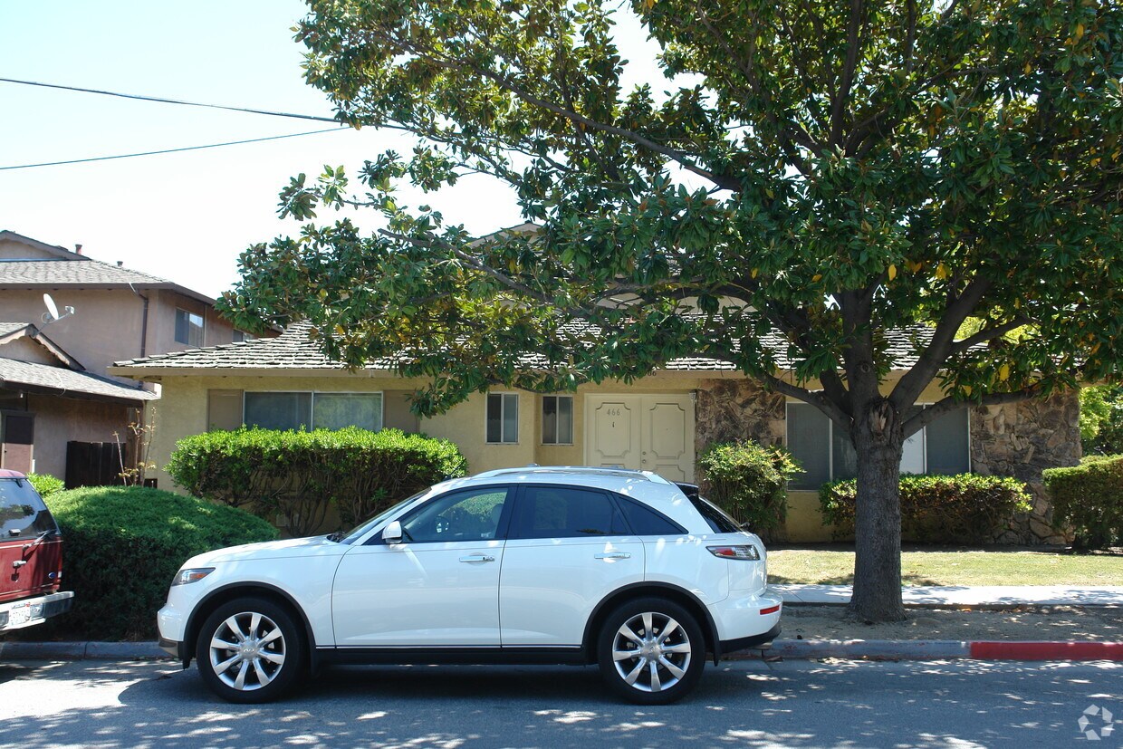 Building Photo - 466 Northlake Dr