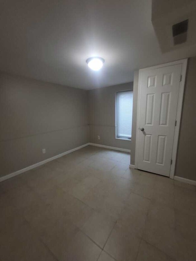 Building Photo - 967 Charbonier Rd Florissant, MO 63031