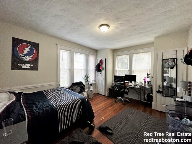 Foto del edificio - 229 Chestnut Hill Ave