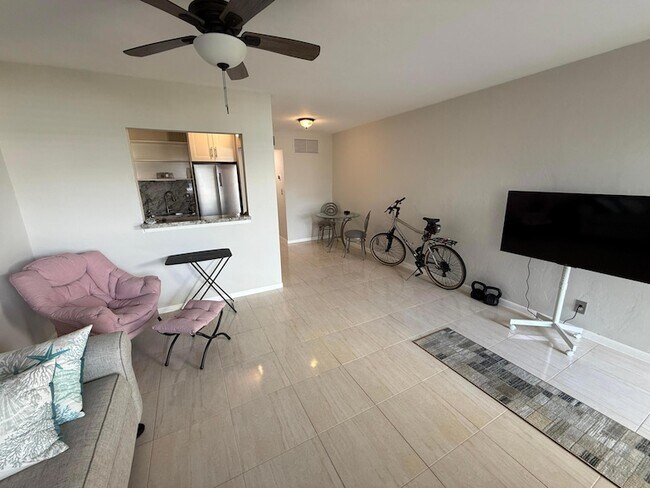 Building Photo - 2004 Lake Osborne Dr