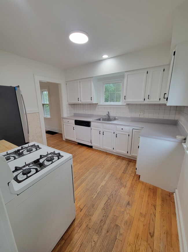 Building Photo - 112 Alden St