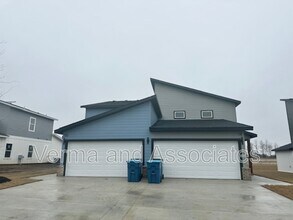 Building Photo - 1507 SW Casuarina Dr
