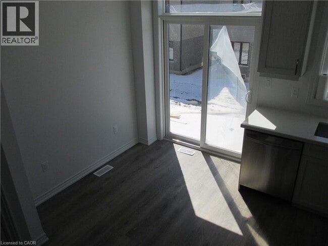 Photo du bâtiment - 461 Blackburn Dr