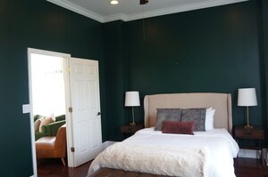 Building Photo - 450 N May St