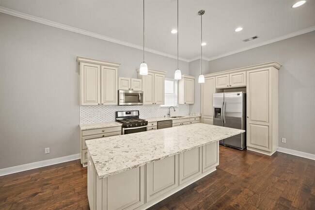 Foto del edificio - 919 W 17th St