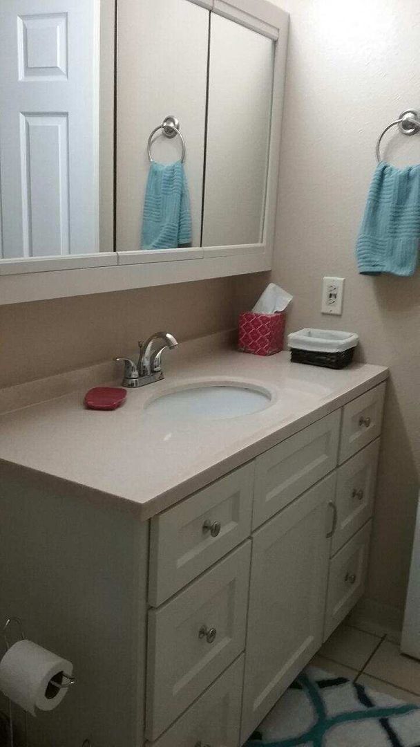 Building Photo - 2 bedroom 1 bathroom fully furnished apart...