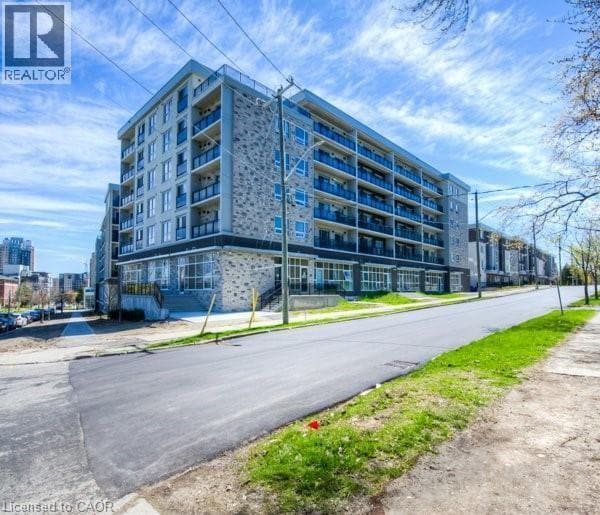 Building Photo - 275 Larch St