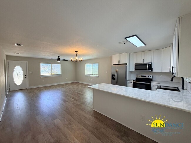 Foto del edificio - Fully Renovated Cul-de-sac Corner Lot Home in Fort Walton Beach!
