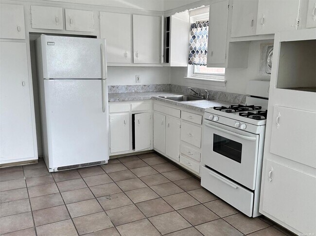 Foto del edificio - 84-01 264th St