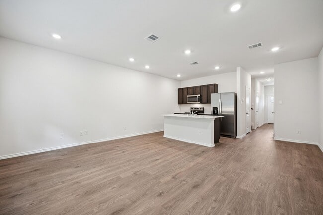Building Photo - 7020 Vining Dr