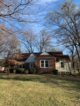 Building Photo - 504 E Nettleton Ave