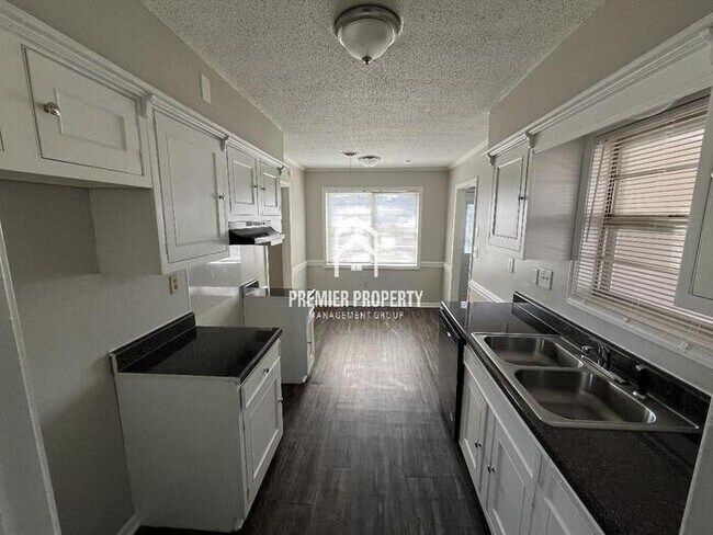Building Photo - 3739 Village Oak Cove