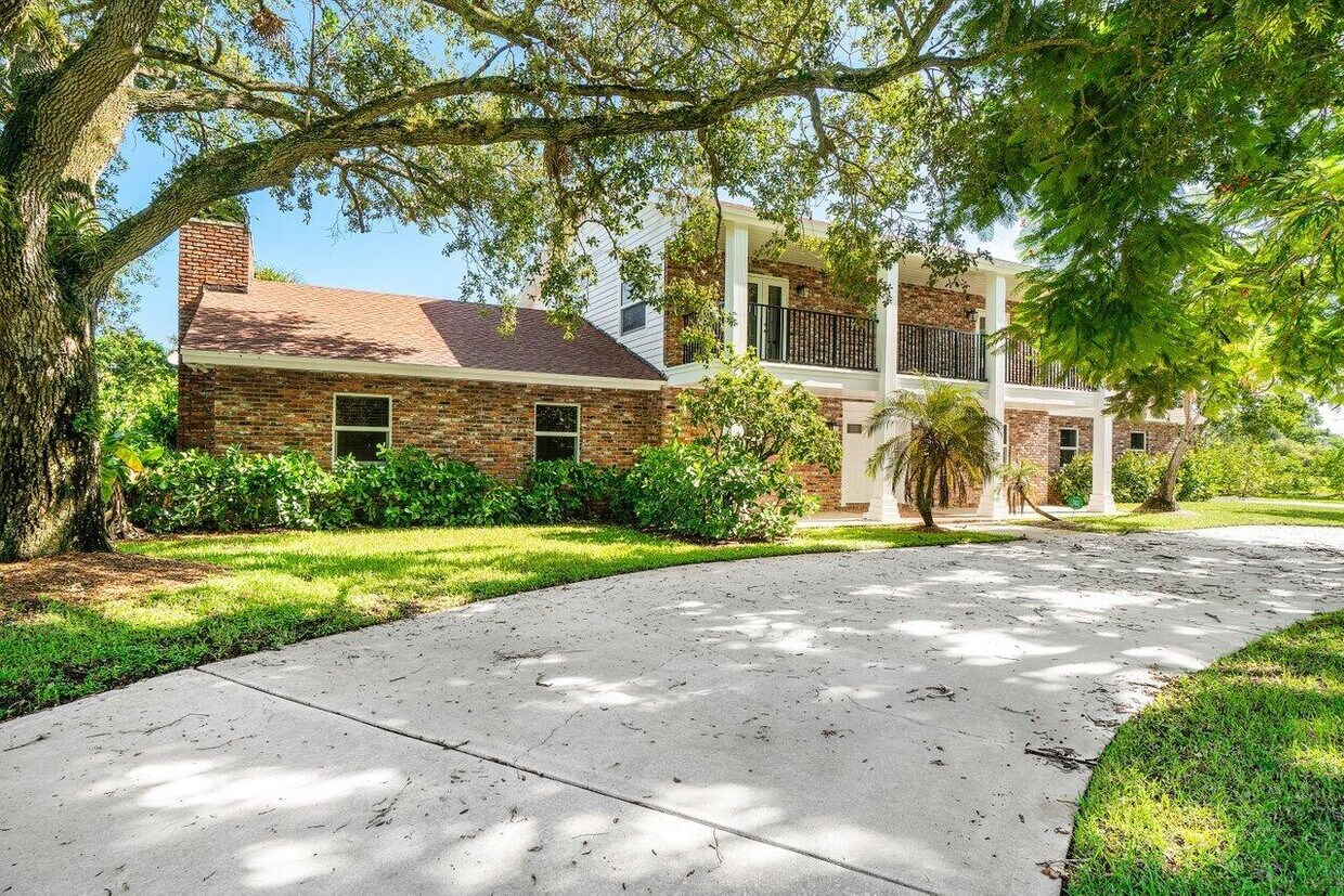 Foto principal - 5065 Horseshoe Cir N